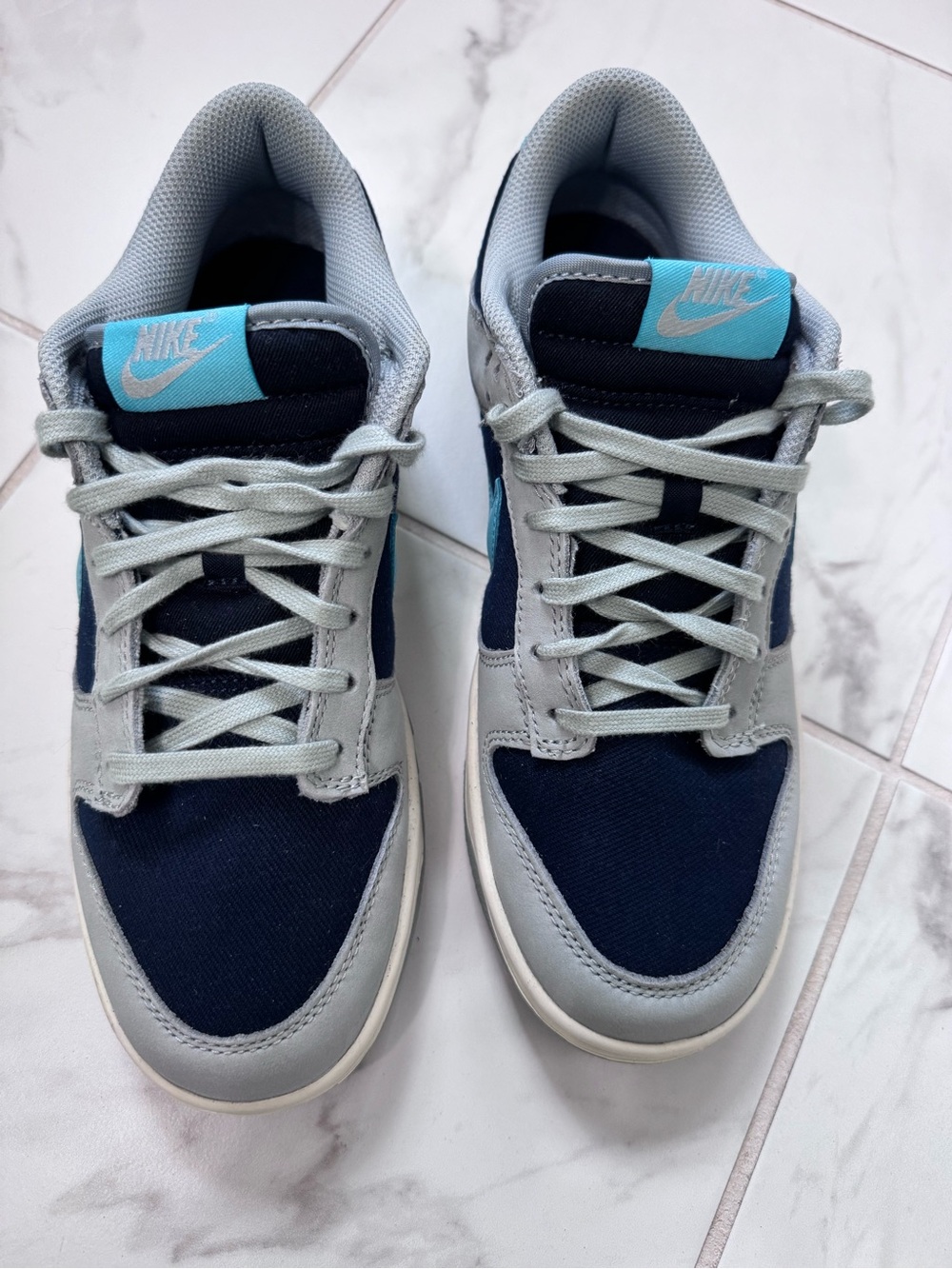 Nike Men’s Navy & Light Gray Low-Top Sneakers
